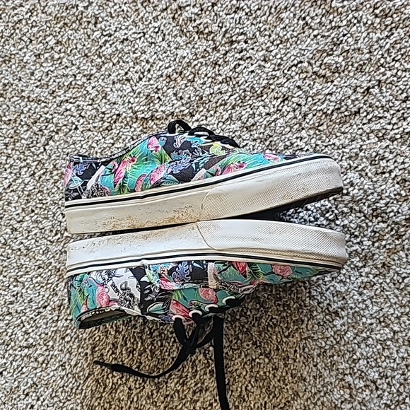 Vans - Picture 2 of 3